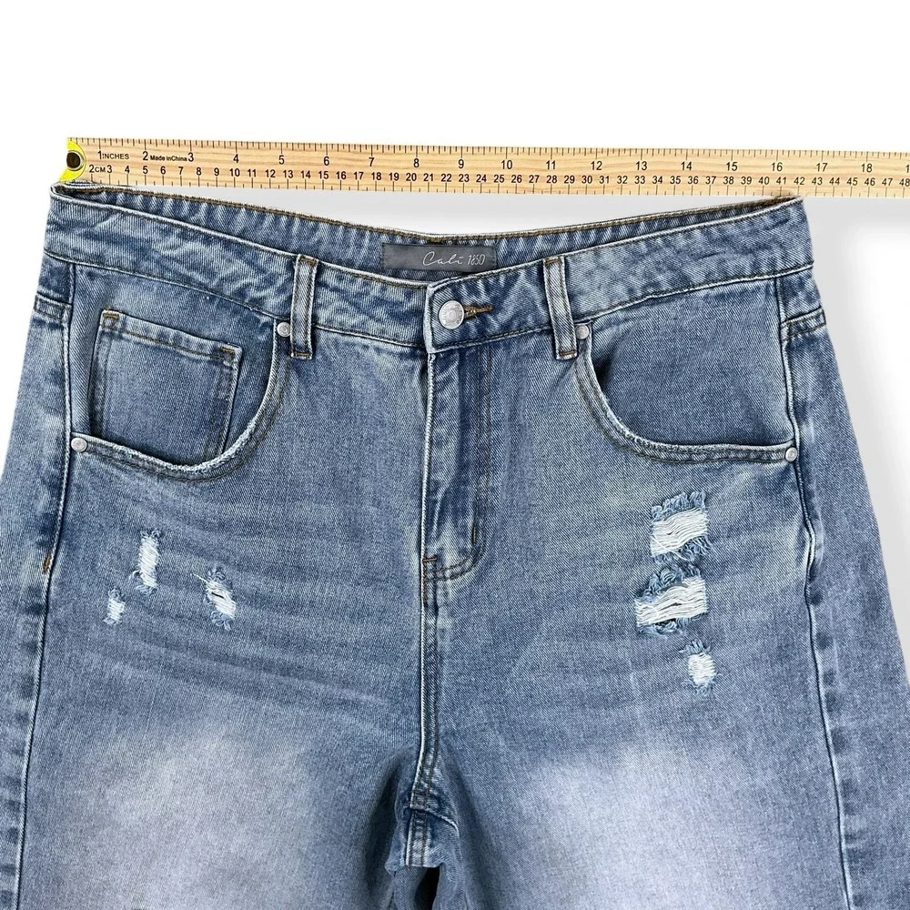 Cali 1850 Shorts Women 13/31 (ACTUAL 33x15) Blue Distressed Jorts Denim Baggy